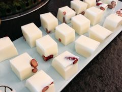 酸奶糕-诺敏塔拉奶茶-布里亚特包子-手把肉(锦都会店)