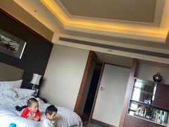 -天津京基皇冠假日酒店