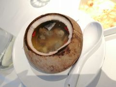 原只椰炖乌鸡汤-汤城小厨•粤菜•靓汤(金宝街店)