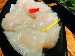 -老牌坊云南鱼豆花火锅(爱建店)