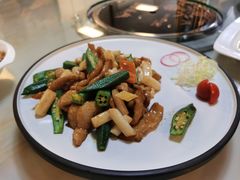 藕尖秋葵炒爽肉-金碧轩粤菜海鲜大酒楼