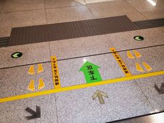 -新百广场(地铁站)