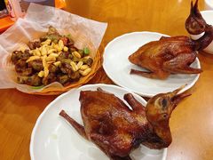 红烧乳鸽-煲煲掂风味煲仔饭餐厅(西区店)