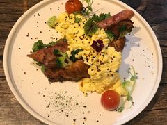 黑松露滑蛋可颂-HIGH FIVE哈福手工汉堡(桂林路店)