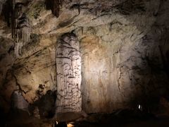 -波斯托伊纳溶洞