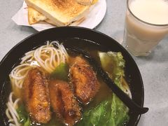 雞翅清湯米線-华嫂冰室(尖沙咀店)