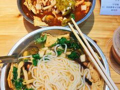 -柳州肥姨妈大骨螺蛳粉(东靖路店)