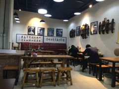 大堂-门框胡同百年卤煮(鸟巢店)