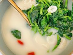 竹荪上汤豌豆尖-沿途四季·云南菜·诗酒茶(蓝色港湾店)