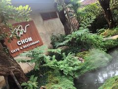 -Chom Cafe and Restaurant