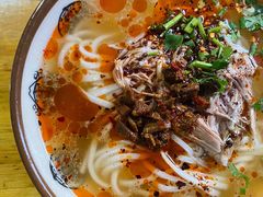 -巍山𤆵肉饵丝