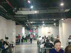 大堂-凤凰路何眼镜香辣蟹(花果园店)