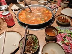 -野山舂·贵州现舂酸汤火锅(鸿通城店)