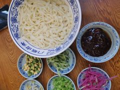 老北京炸酱面-门框胡同百年卤煮(新街口店)