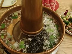 -洞庭洲·防空洞火锅·烧烤·铜锅涮肉(新百广场店)