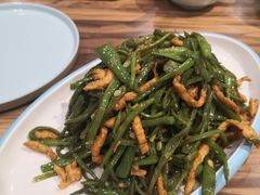 鲜豆角炒肉丝-合合春饼·酱骨·东北菜(潘家园店)