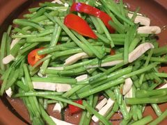 芦蒿炒臭干子-徽三说·土徽菜·中国徽菜连锁品牌(一中店)