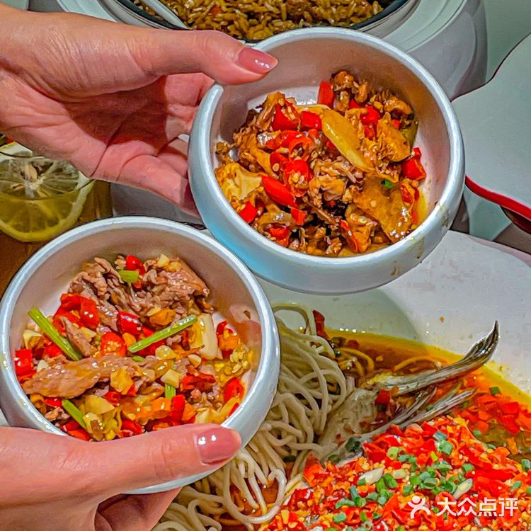 服了!在这家湘菜馆子里吃了三碗饭