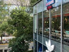 -星巴克臻选(上海中环广场2F店)