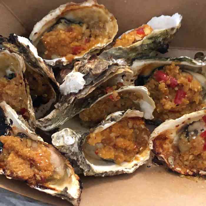 很特别的一个名字居然是卖烤生蚝了."-大众点评移动版