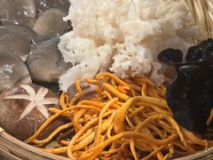 -尚尚仙·酸汤猪手·猪肚鸡火锅(华联万柳购物中心店)