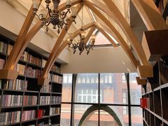 -钟书阁(松江泰晤士小镇店)