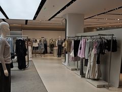 -URBAN REVIVO(七宝领展广场店)