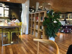 大堂-新华里咖啡书吧(新华书店小寨店)