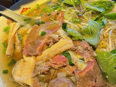 -大头虾越式风味餐厅(光明广场店)