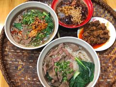 -爆炸头阿姨小四川正宗川味小吃(无任何分店)