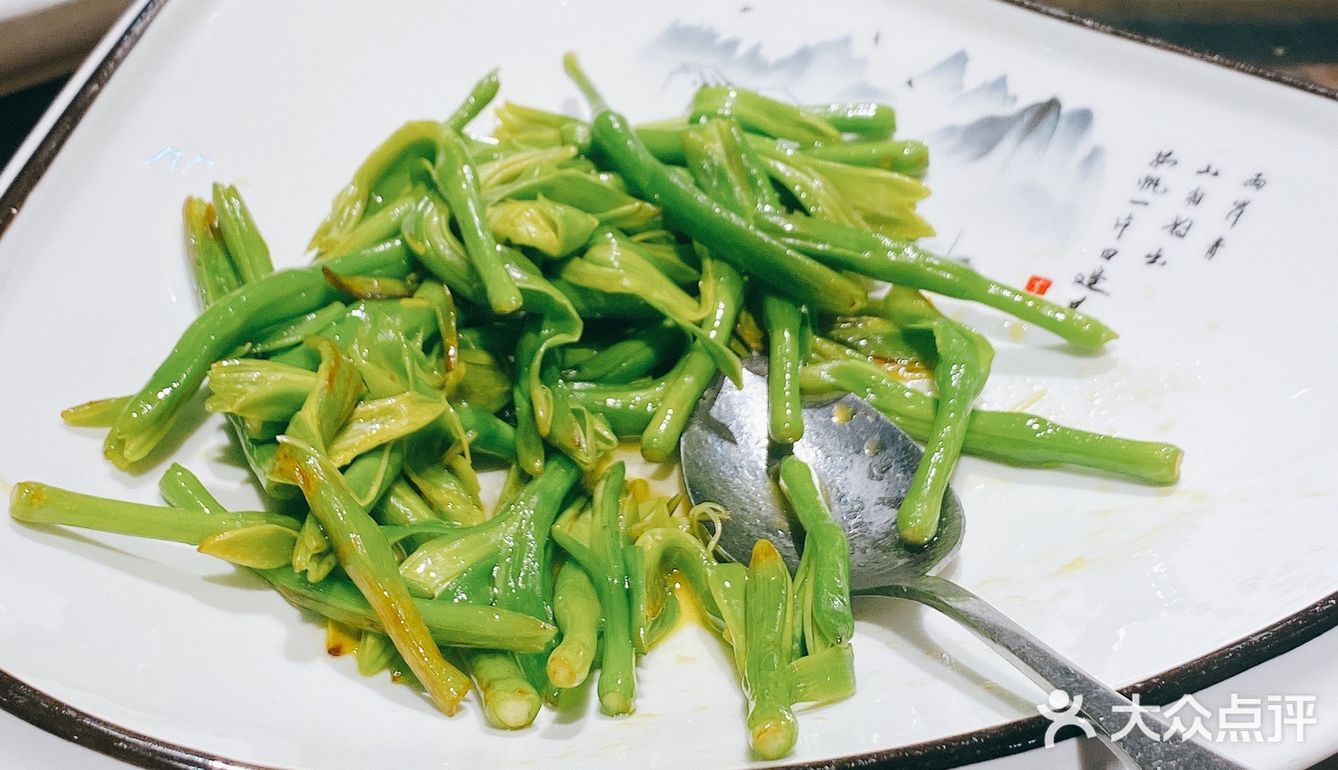 人均也不错。性价比很高 吃完饭直接可以南下塘溜达