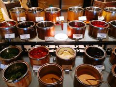 自助调料区-上海东方佘山翰悦阁酒店·Vie全日制餐厅