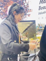 -罗亚帝造型·烫发染发