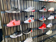 -阿迪达斯(武林银泰三叶草店)