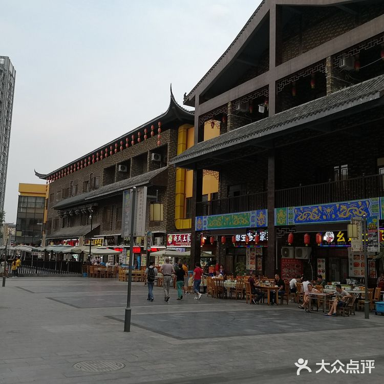 逛逛恩施民俗街