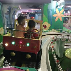 -维佳童话镇演出现场(徐东店)