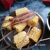 沥干水，上炉烧！准备调料是蜜糖，烧烤汁，孜然粉，油