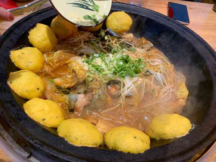 鸽子刘铁锅炖鱼(劲松店)-"干杯!啤酒畅饮.花卷和贴饼子我的最爱,.