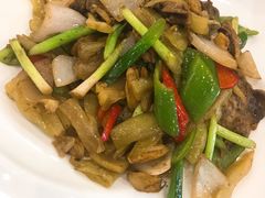 咸酸菜炒牛欢喜-荷塘食府
