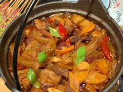 粤式香辣牛杂煲-何妹湿辣牛肉·粤式烧烤砂煲(桂雅路店)