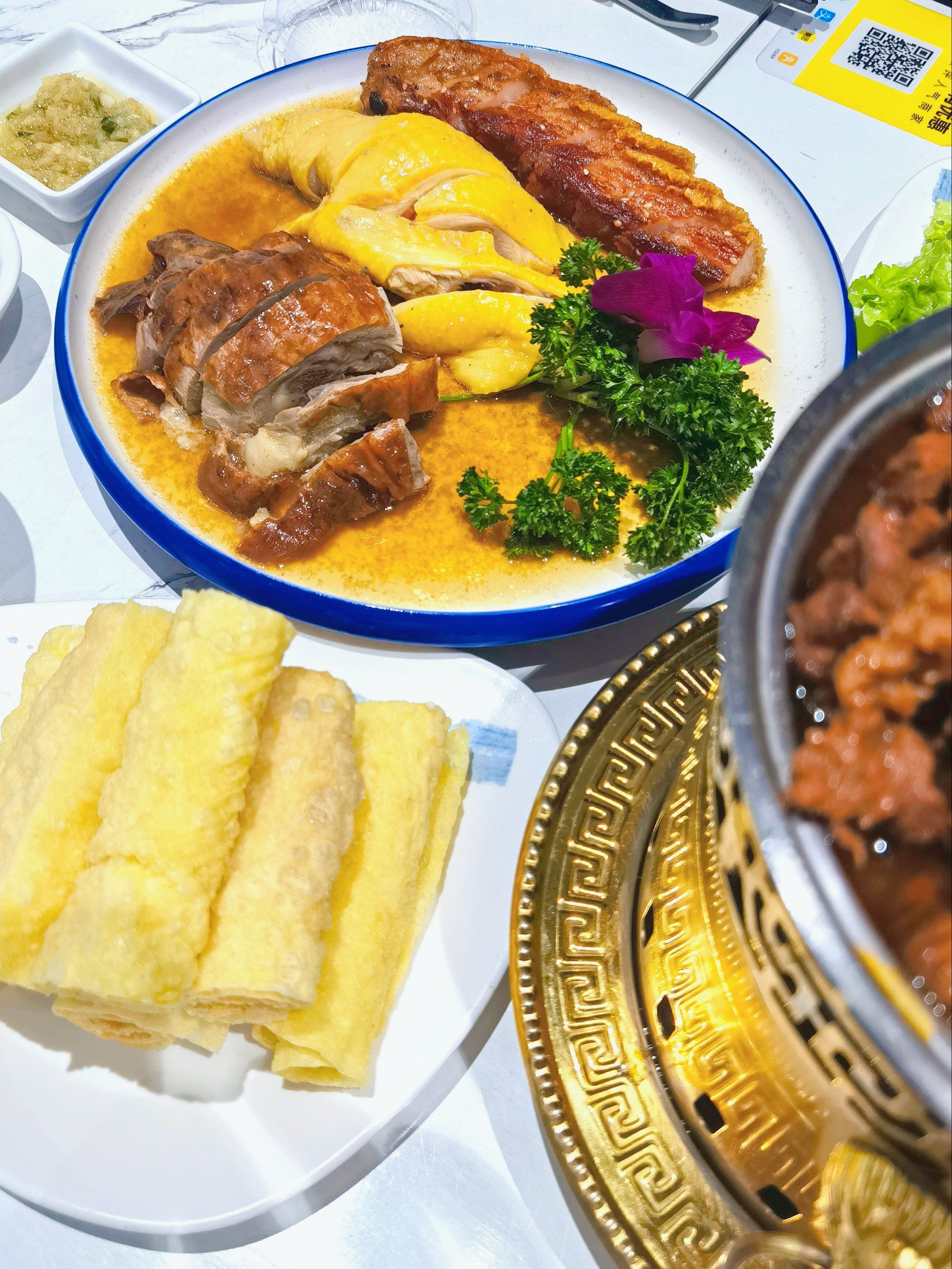 在望京soho正宗广式烧腊
9099【菜品口味】:
「烧腊三拼」广