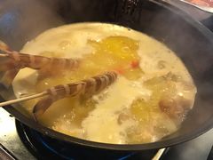 -鲜入围煮花胶鸡海鲜火锅