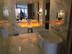 -上海滴水湖皇冠假日酒店