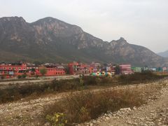 -百里峡七彩艺术小镇