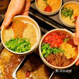 一口火锅一口奶茶，消夏标配解暑又解辣！爱惨了爱惨了[色]