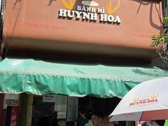-Bánh Mì Huynh Hoa