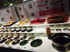 自助调料区-海底捞火锅鲜切牛肉主题店(长寿路店)