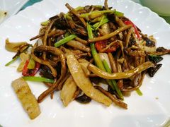 茶树菇炒三宝-奇香海鲜酒楼