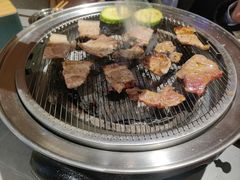 -围炉肉舍•炭烤活鳗•丹东海鲜烤肉(步行街店)