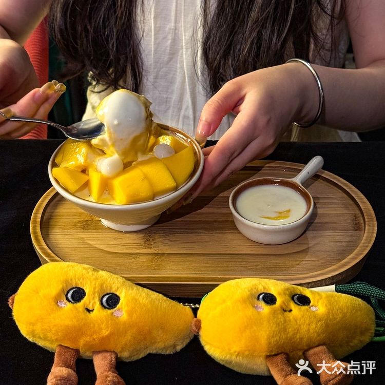 泰料脑袋集合！吃到上海no.1芒果冰了🥭